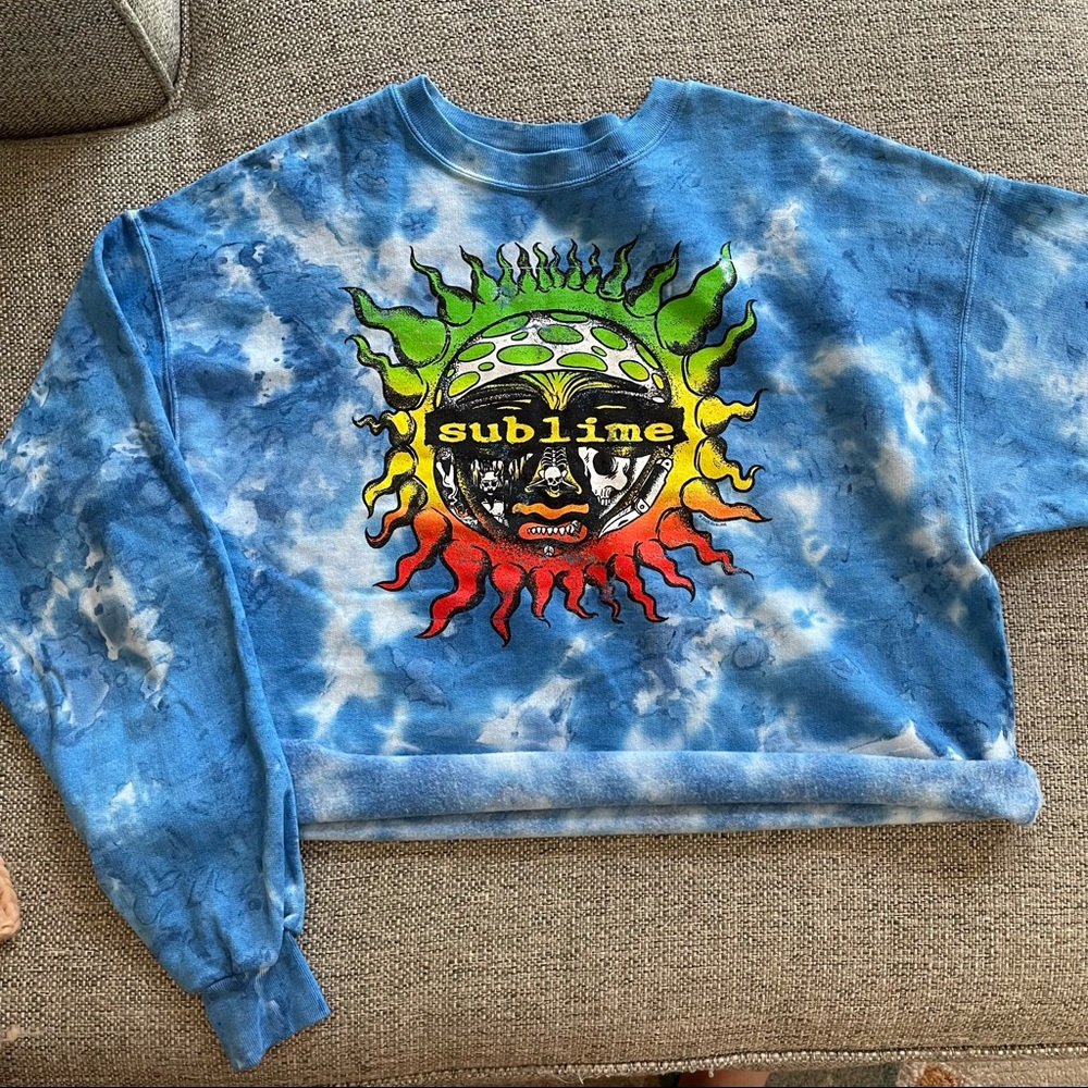 Cropped sublime crewneck!
